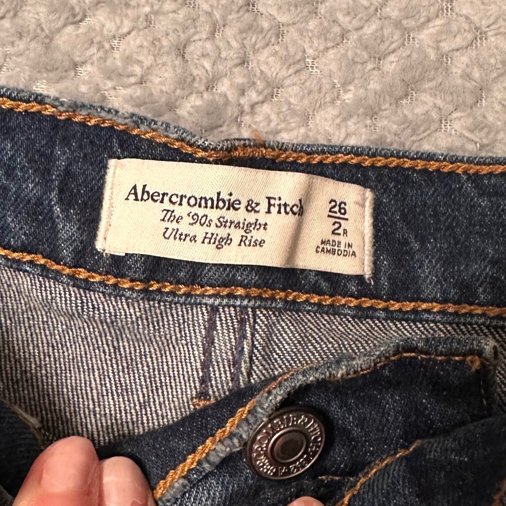 Abercrombie & Fitch The 90s Straight Ultra High Rise Jean